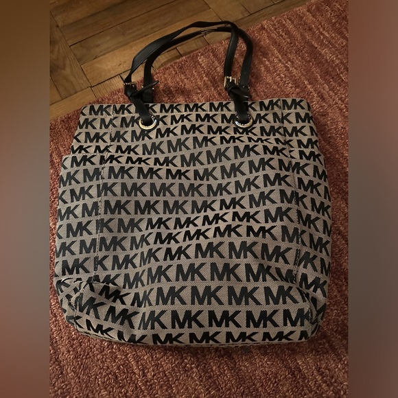Michael Kors Tote Bag - Picture 3 of 11